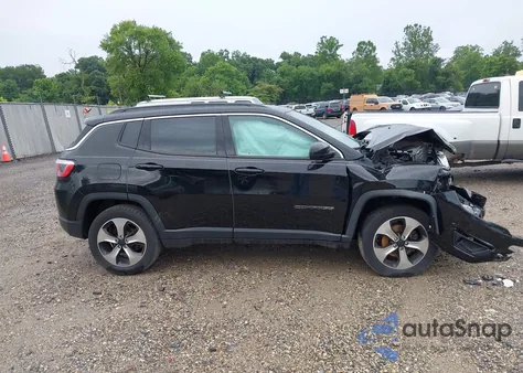 2017 Jeep New Compass Latitude 4X4 из США, поврежденный, VIN 3C4NJDBB5HT607017